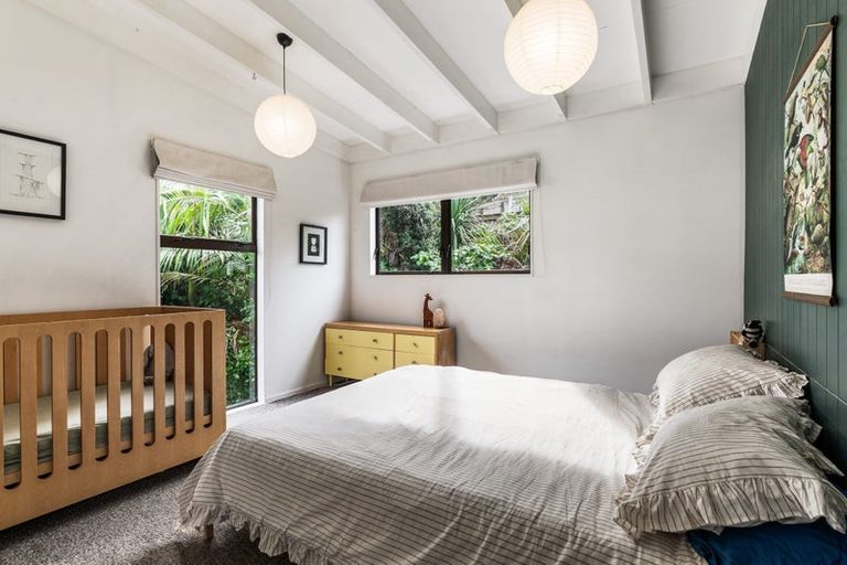 Photo of property in 2/26 Colonial Road, Birkenhead, Auckland, 0626