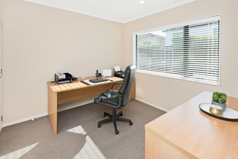 Photo of property in 1 Lorenzo Way, Flat Bush, Auckland, 2016