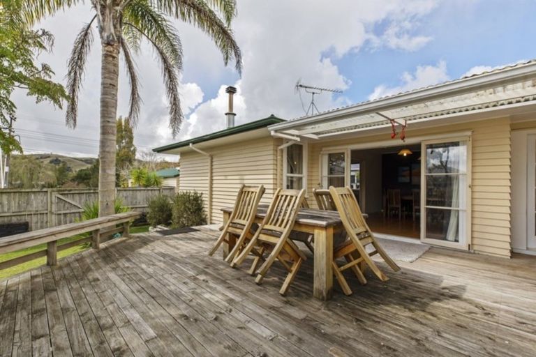 Photo of property in 1/69 Awaroa Road, Helensville, 0800