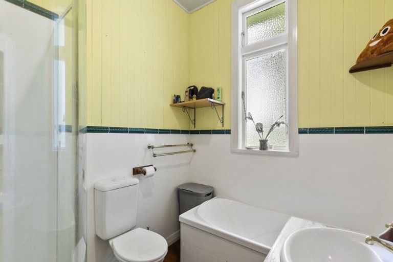 Photo of property in 133 Newlands Road, Newlands, Wellington, 6037