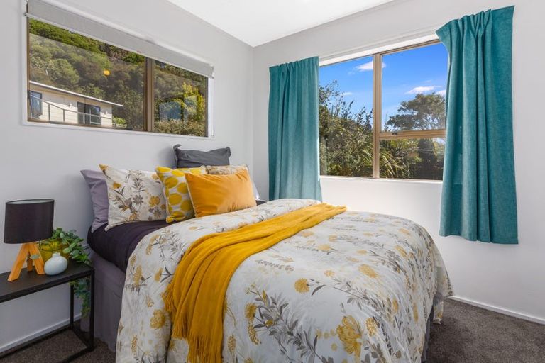 Photo of property in 16 Parkinson Close, Whitby, Porirua, 5024