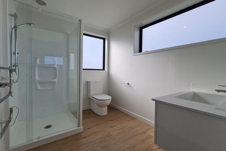 Photo of property in 8/5 Peachgrove Road, Te Atatu Peninsula, Auckland, 0610