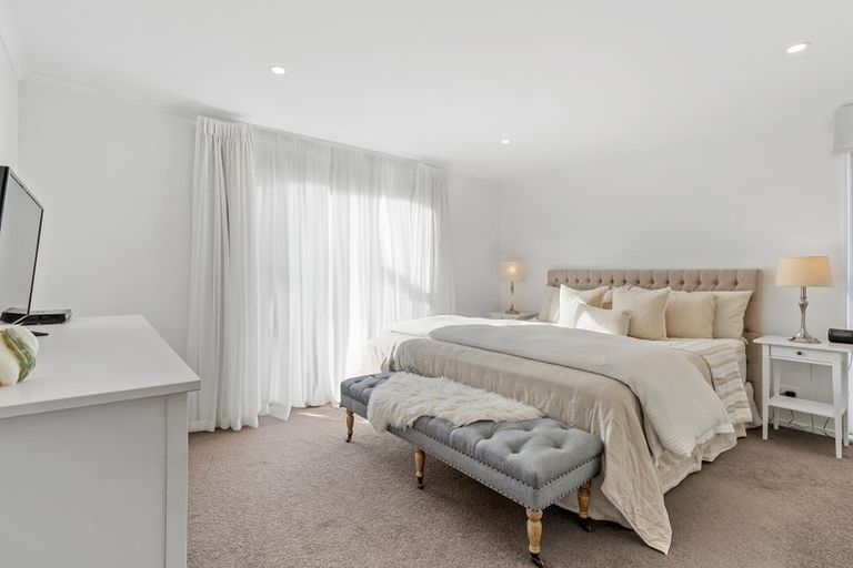 Photo of property in 9 Symes Drive, Red Beach, 0932