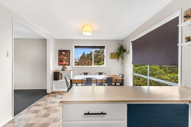 Photo of property in 42 Omata Road, Marfell, New Plymouth, 4310