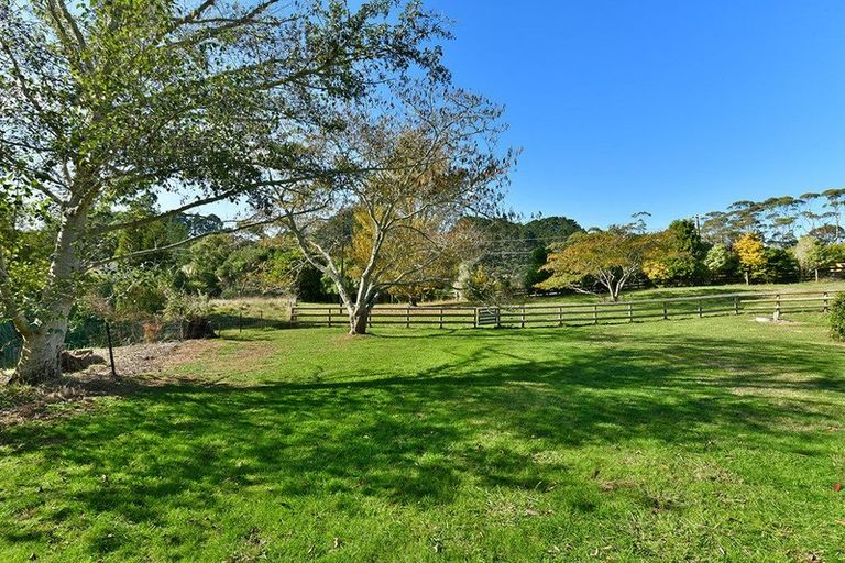 Photo of property in 1156 Peak Road, Helensville, 0875