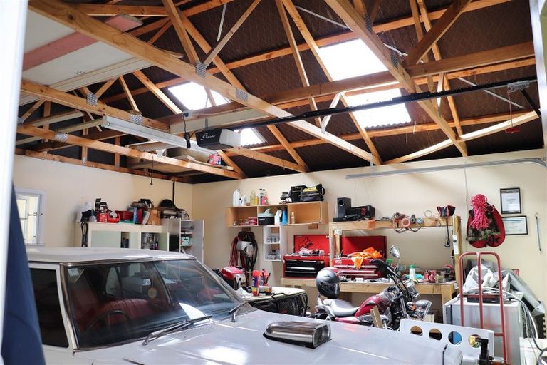 Photo of property in 28 Domain Road, Waipawa, 4210