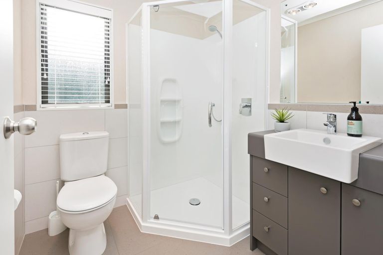 Photo of property in 1 Lorenzo Way, Flat Bush, Auckland, 2016