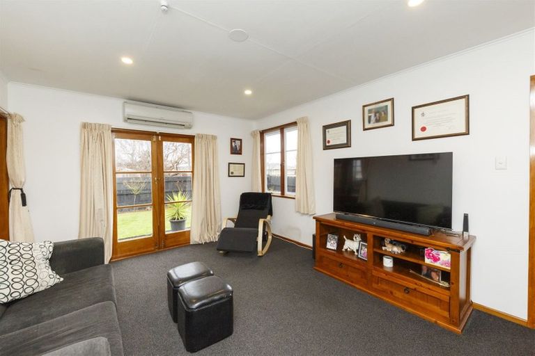 Photo of property in 3 Tararua Terrace, Cloverlea, Palmerston North, 4412