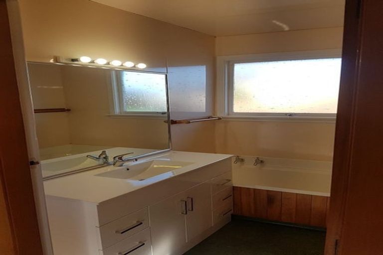 Photo of property in 15 Mortlake Street, Islington, Christchurch, 8042