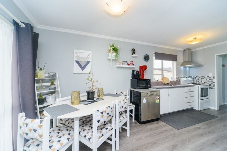 Photo of property in 10 Hillcrest Drive, Kelvin Grove, Palmerston North, 4414