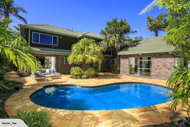 Photo of property in 24 St Lucia Place, Unsworth Heights, Auckland, 0632