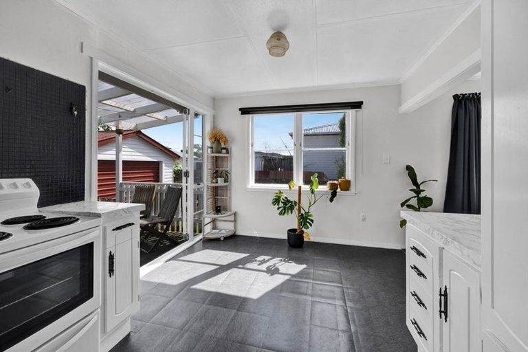 Photo of property in 42 Puriri Street, Hawera, 4610