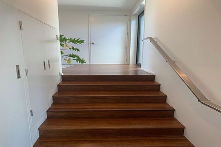 Photo of property in 15 Ridgeway Place, Richmond Hill, Christchurch, 8081