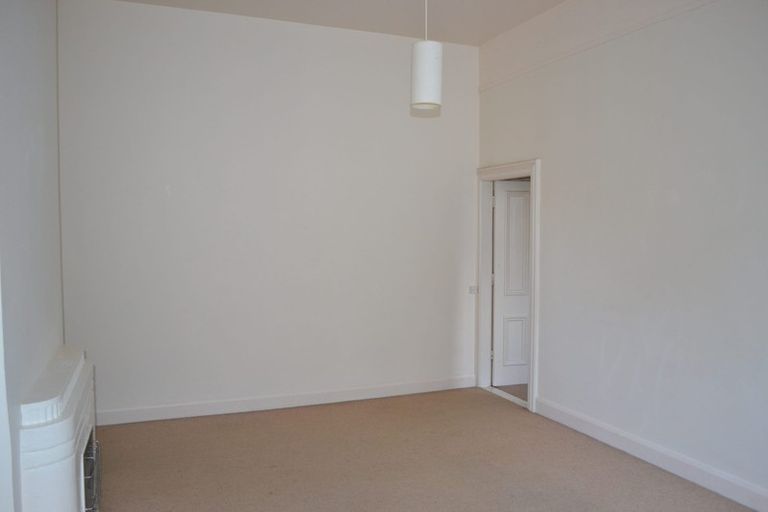 Photo of property in 2/106 Glenmore Street, Northland, Wellington, 6012