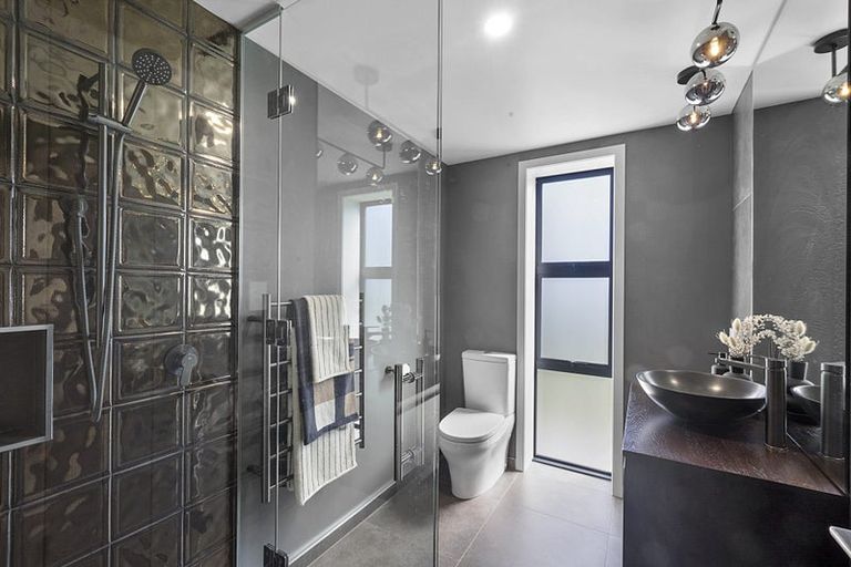 Photo of property in 2/11a Baring Terrace, Strandon, New Plymouth, 4312