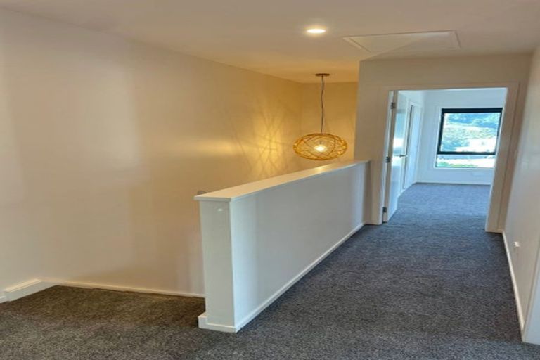 Photo of property in 5b Stockport Grove, Churton Park, 6037