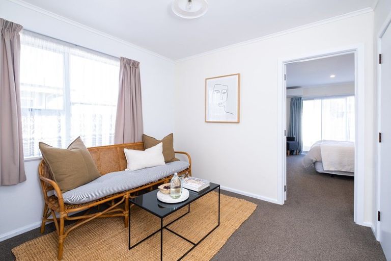 Photo of property in 27 Meeanee Road, Taradale, Napier, 4112