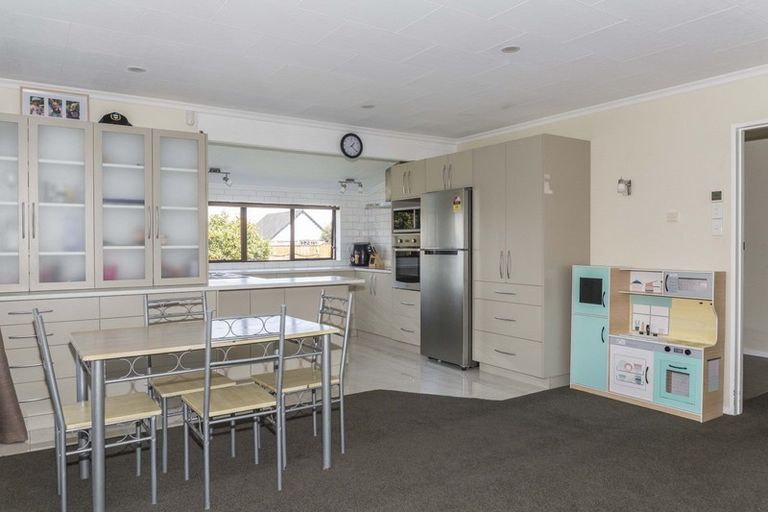 Photo of property in 9 Maclaurin Street, Dannevirke, 4930