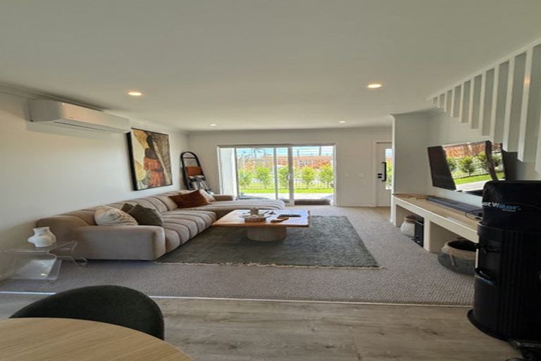 Photo of property in 92 Pallida Crescent, Papamoa Beach, Papamoa, 3118