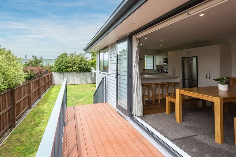 Photo of property in 86 Avondale Road, Avondale, Christchurch, 8061