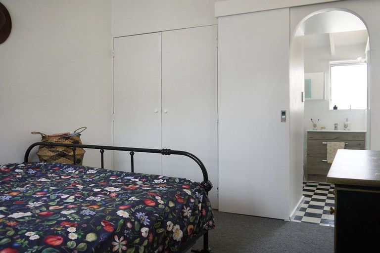 Photo of property in 24/125u Queens Drive, Lyall Bay, Wellington, 6022