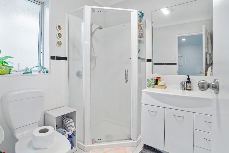 Photo of property in 4 Guinness Place, Massey, Auckland, 0614