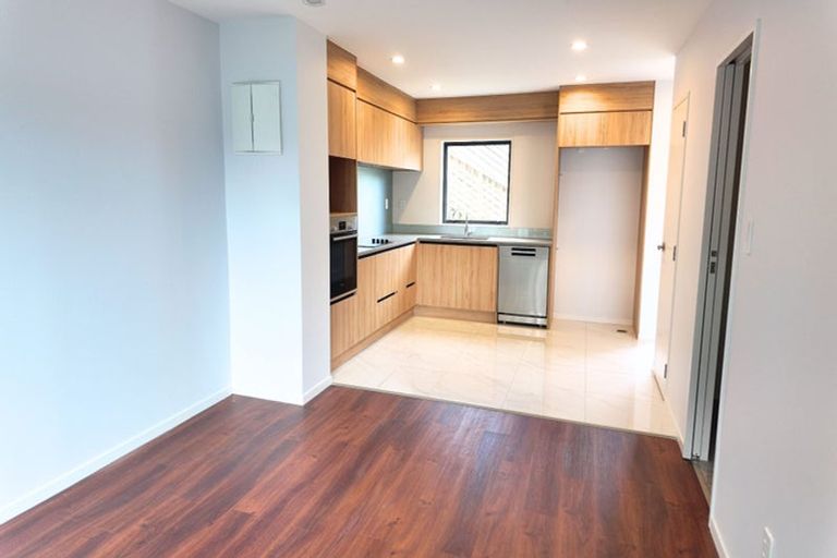 Photo of property in 44d Cyclarama Crescent, Massey, Auckland, 0614