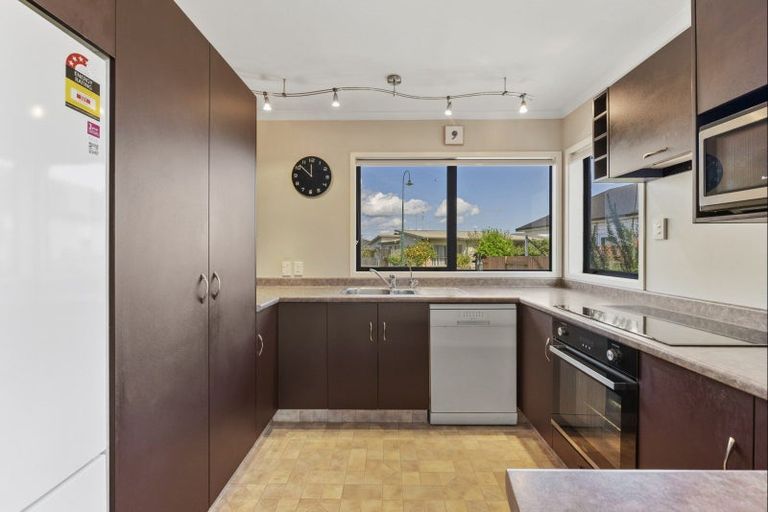Photo of property in 35 Edgewater Grove, Whakatane, 3120