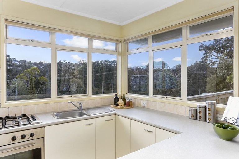 Photo of property in 1/50 Kaipatiki Road, Glenfield, Auckland, 0629