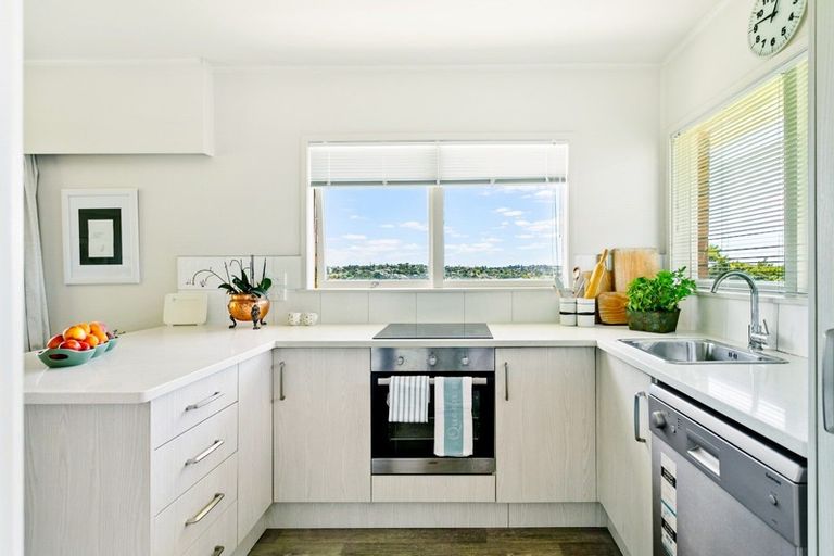 Photo of property in 2/23 Seaview Road, Glenfield, Auckland, 0629