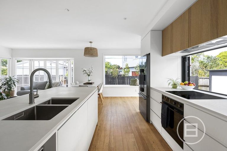 Photo of property in 27 Sylvia Road, Hillcrest, Auckland, 0627