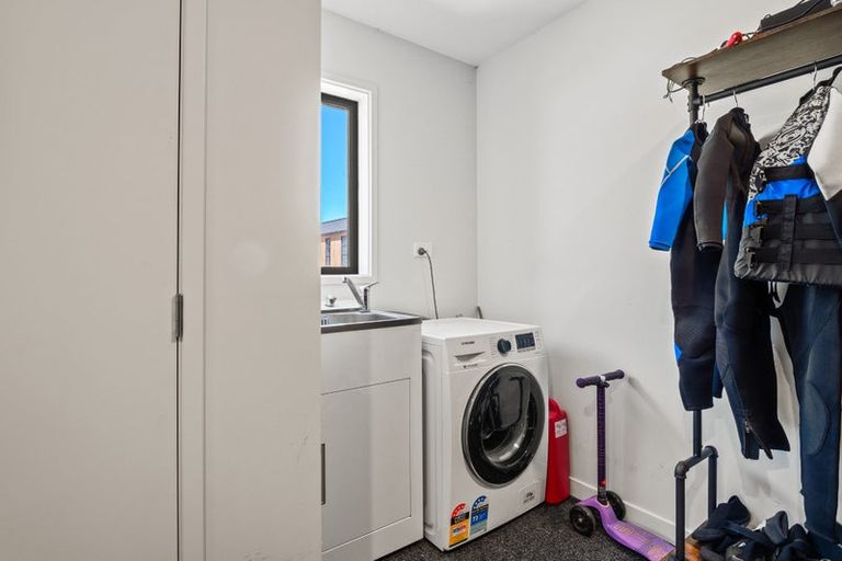 Photo of property in 15 Mulholland Drive, Jacks Point, 9371