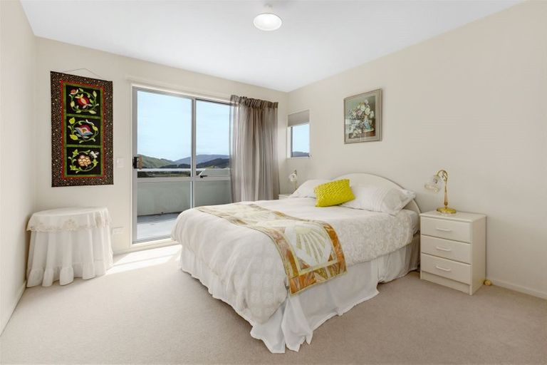Photo of property in 9 Lanyon Place, Whitby, Porirua, 5024