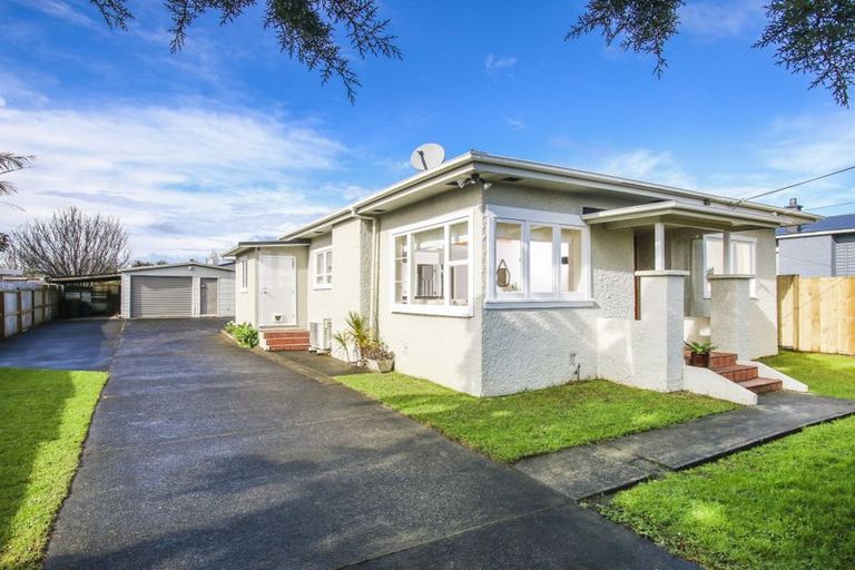 Photo of property in 3 Copley Street, New Lynn, Auckland, 0600