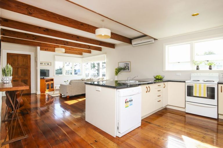 Photo of property in 3 Copley Street, New Lynn, Auckland, 0600