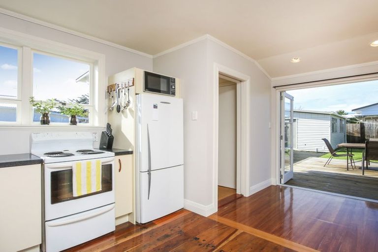 Photo of property in 3 Copley Street, New Lynn, Auckland, 0600
