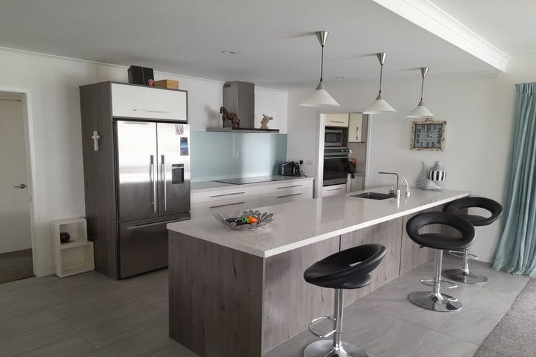Photo of property in 20 Roseberry Place, Whitianga, 3510