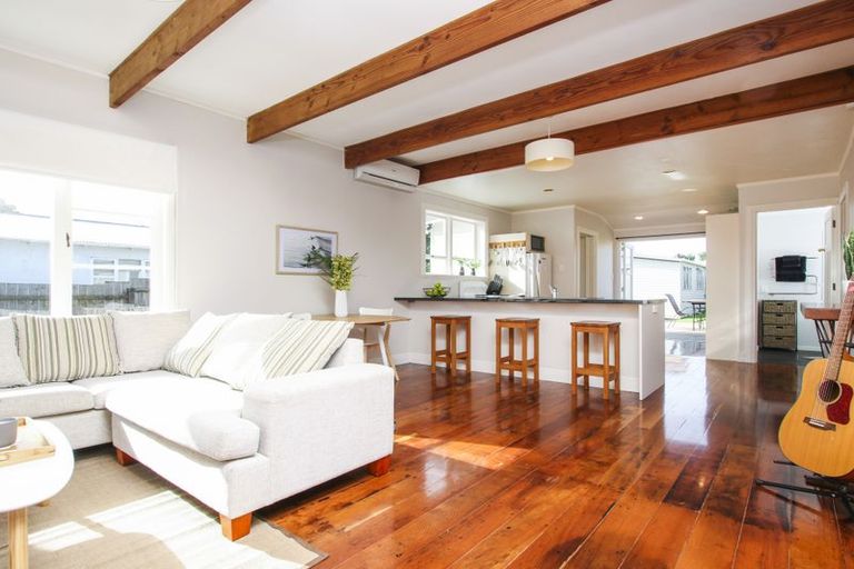 Photo of property in 3 Copley Street, New Lynn, Auckland, 0600