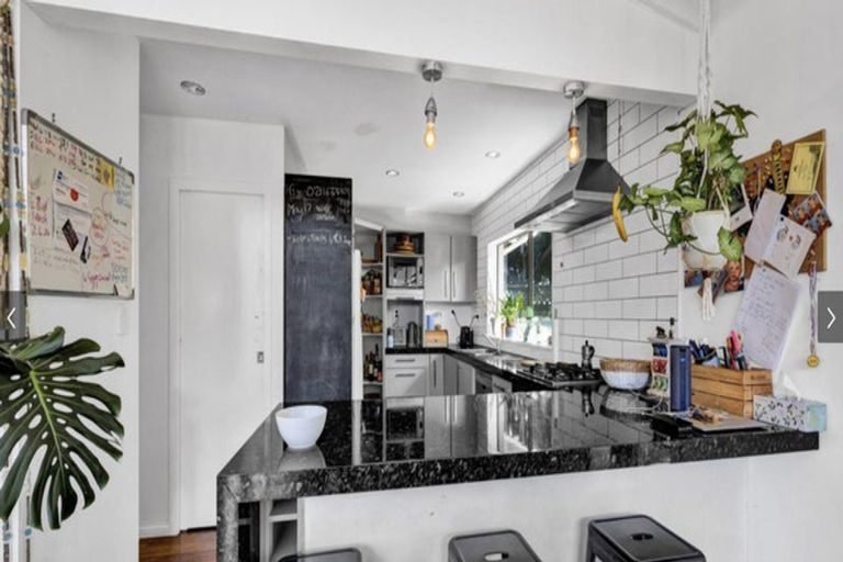 Photo of property in 23 Prudence Place, Oakura, 4314