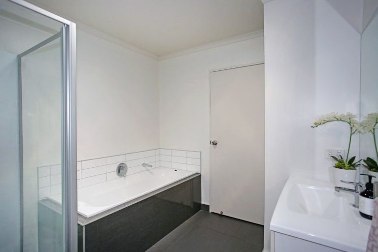 Photo of property in 51 Popokatea Drive, Takanini, 2112
