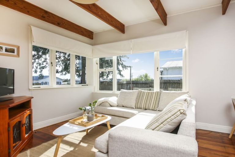Photo of property in 3 Copley Street, New Lynn, Auckland, 0600
