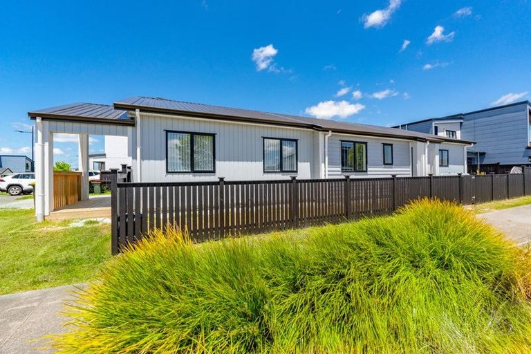 Photo of property in 34b Kahui Parade, Karaka, 2113