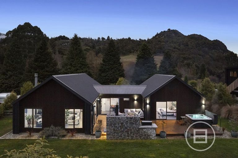 Photo of property in 45 Peregrine Falcon Road, Mount Creighton, Queenstown, 9371
