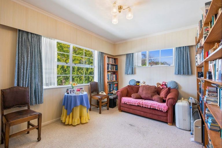 Photo of property in 64 Highbury Drive, Levin, 5510