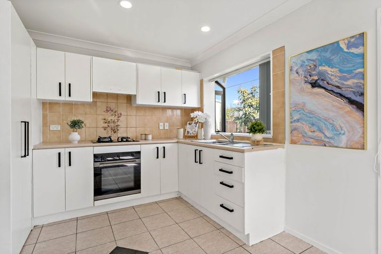 Photo of property in 17 Lolim Place, Favona, Auckland, 2024