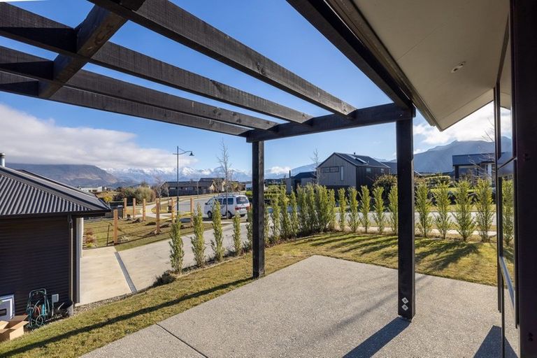Photo of property in 52 Minaret Ridge, Wanaka, 9305