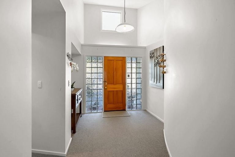 Photo of property in 14 Del Mar Place, Merrilands, New Plymouth, 4312