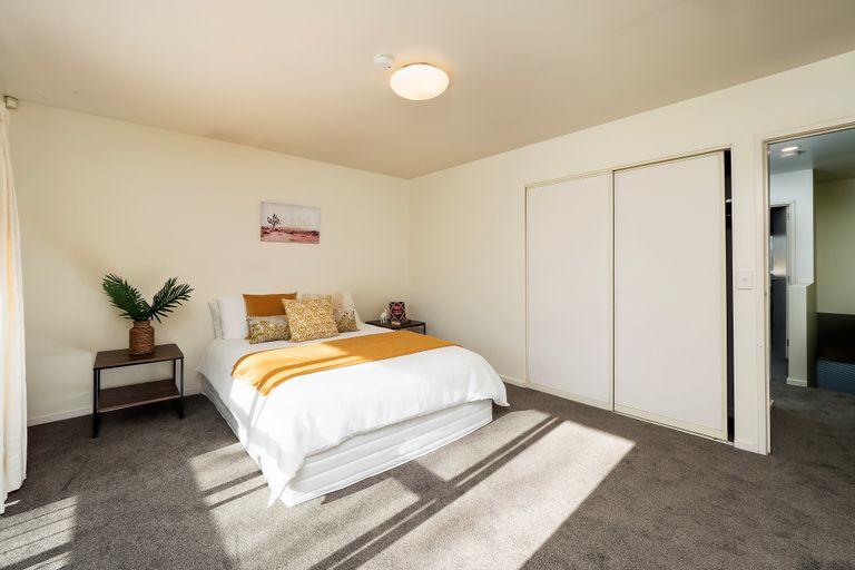 Photo of property in 2/17 Devon Street, Sydenham, Christchurch, 8023
