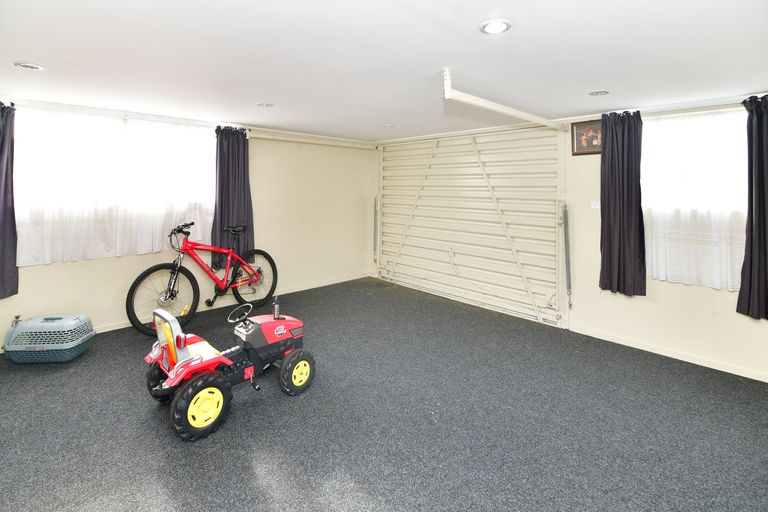 Photo of property in 1 Lakeside Drive, Orewa, 0931