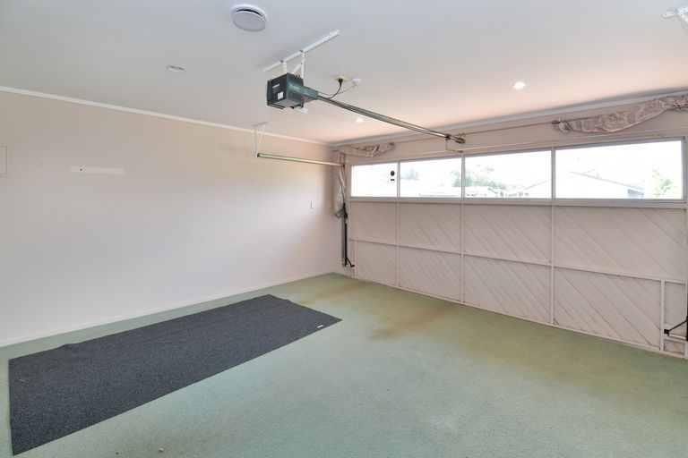 Photo of property in 1 Lakeside Drive, Orewa, 0931